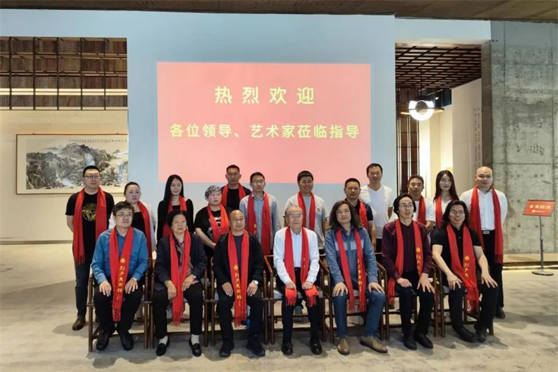文化交融促發(fā)展，藝術(shù)交流譜新篇——學(xué)院理事長劉仁帶隊(duì)赴鄭州列子美術(shù)館開展文化藝術(shù)交流活動(dòng)